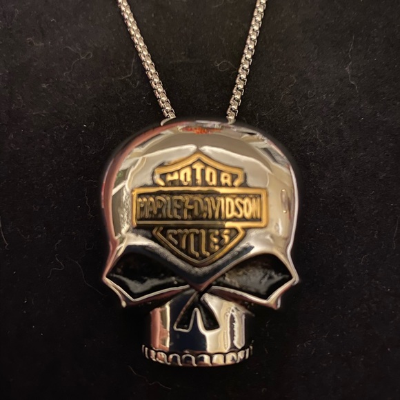 - Limited! HD Skull Necklace - Picture 2 of 3